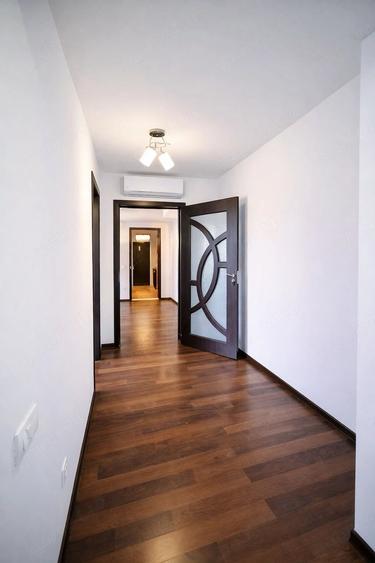 Apartament cu 3 camere semidecomandat în Micro 16