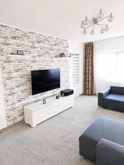 Apartament cu 2 camere decomandat în Trocadero