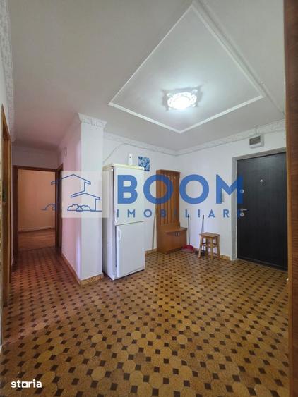 Apartament cu 3 camere decomandat în Central