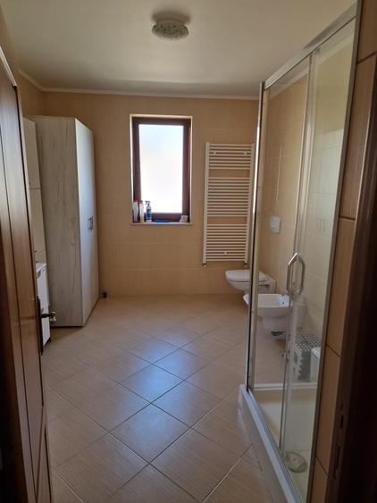 Casă individuală cu 8 camere cu Canalizare în Dumbrăveni