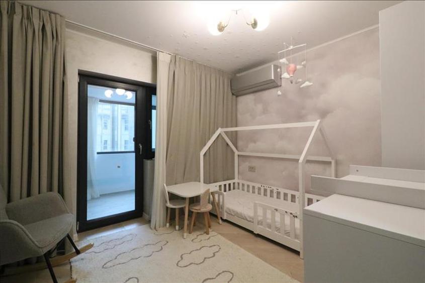 Apartament cu 4 camere decomandat în Central