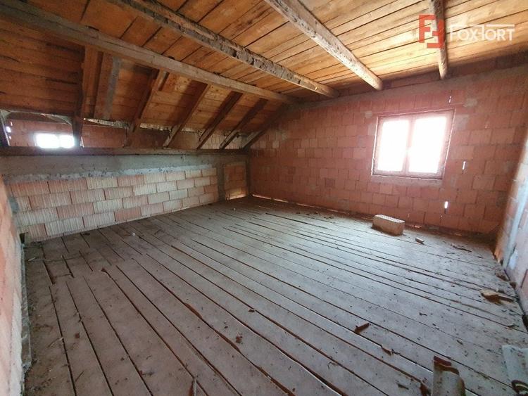 Duplex cu 6 camere cu Canalizare în Peciu Nou