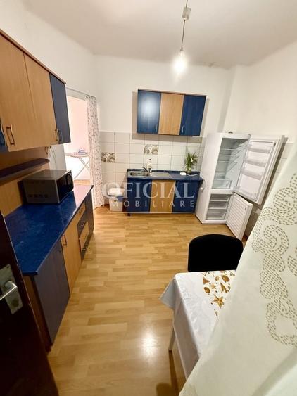 Casă cu 3 camere decomandat cu Canalizare în Central