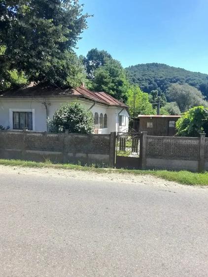 Casă cu Teren 750 Mp în Micești