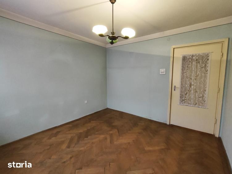 Apartament cu 2 camere semidecomandat în Tei