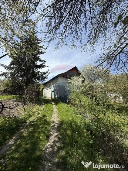 Casă cu 5 camere cu Teren 3056 Mp în Central
