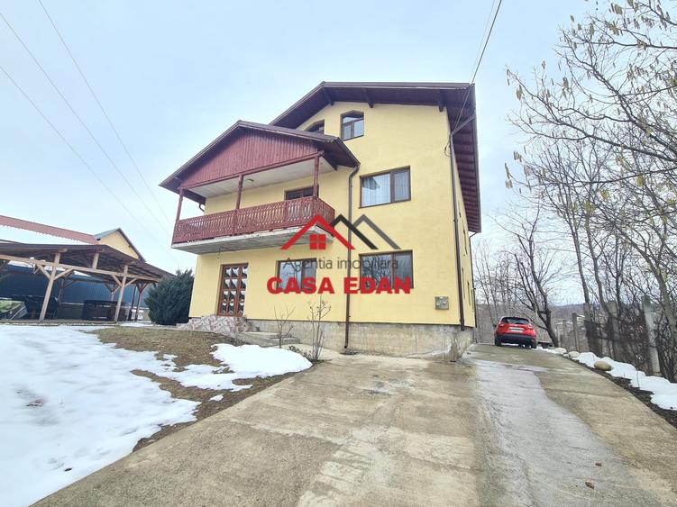 Casă individuală cu 6 camere cu Teren 1676 Mp în Câmpina
