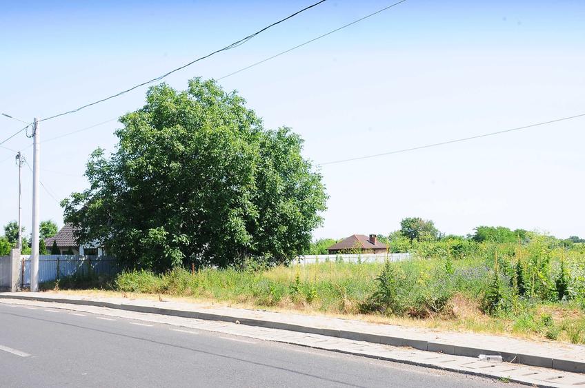 Vand teren intravilan+extravilan la Soseaua Focsani-Cotesti 7.309 mp, deschidere la sosea 24.5 metri, 2 drumuri de acces - 3
