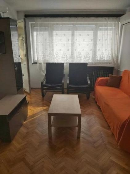 Apartament cu 3 camere semidecomandat, mobilat în Drumul Taberei