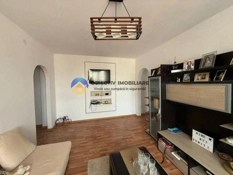 Apartament cu 3 camere semidecomandat în Central