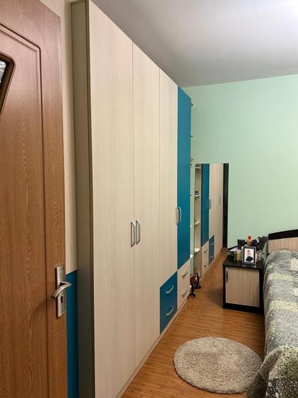 Apartament cu 3 camere decomandat în Valea Ialomiței