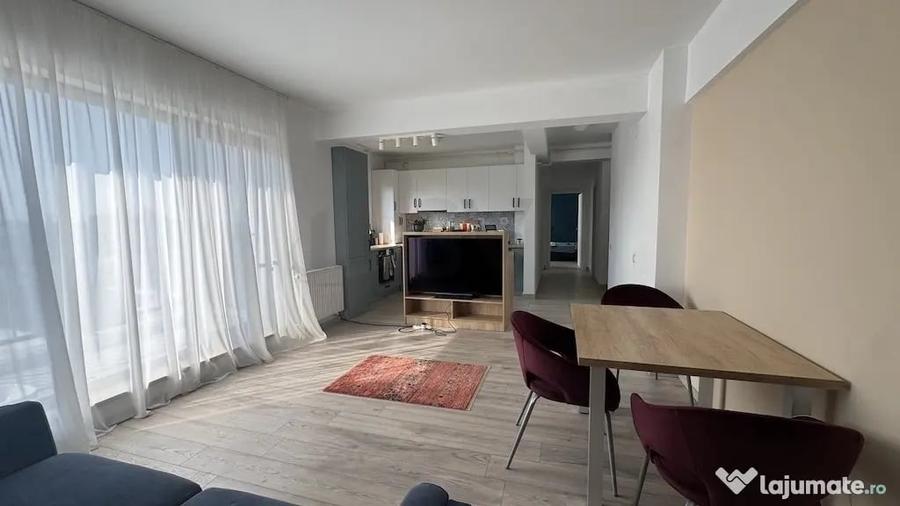 Apartament cu 3 camere decomandat în Sisești