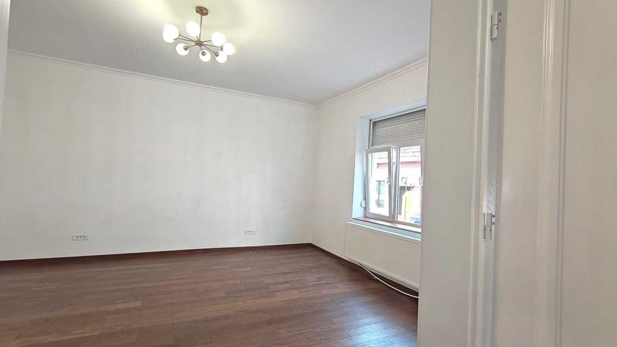Casă cu 3 camere în Ultracentral