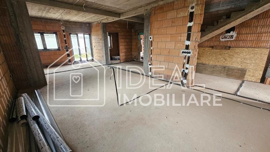 Casă individuală cu 4 camere cu Canalizare în Veterani