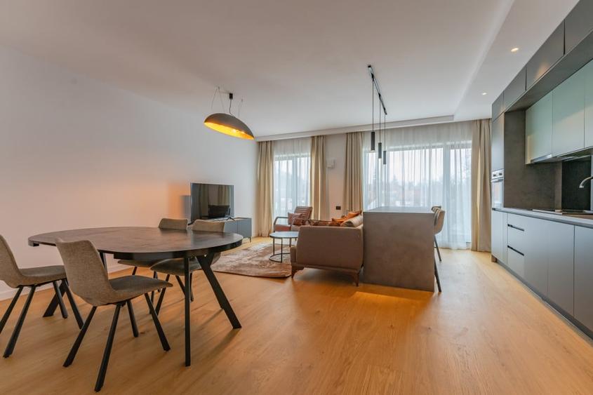Apartament cu 3 camere decomandat, mobilat în Central