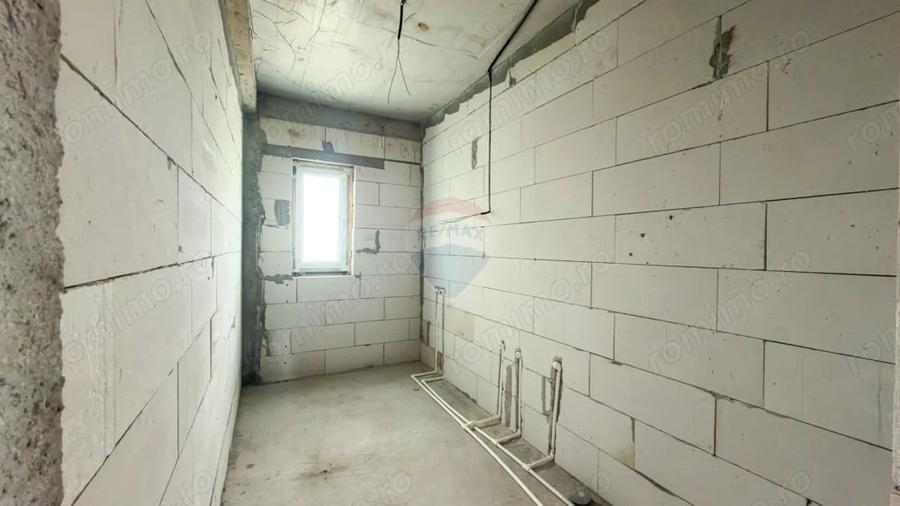 Casă cu 4 camere cu Teren 1007 Mp în Sud