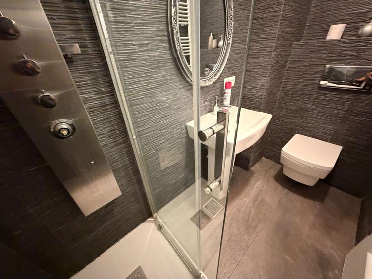 Apartament cu 3 camere decomandat în Muncii