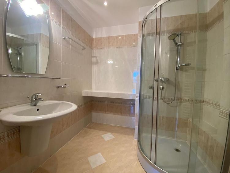 Apartament cu 3 camere decomandat, mobilat în Arcul de Triumf