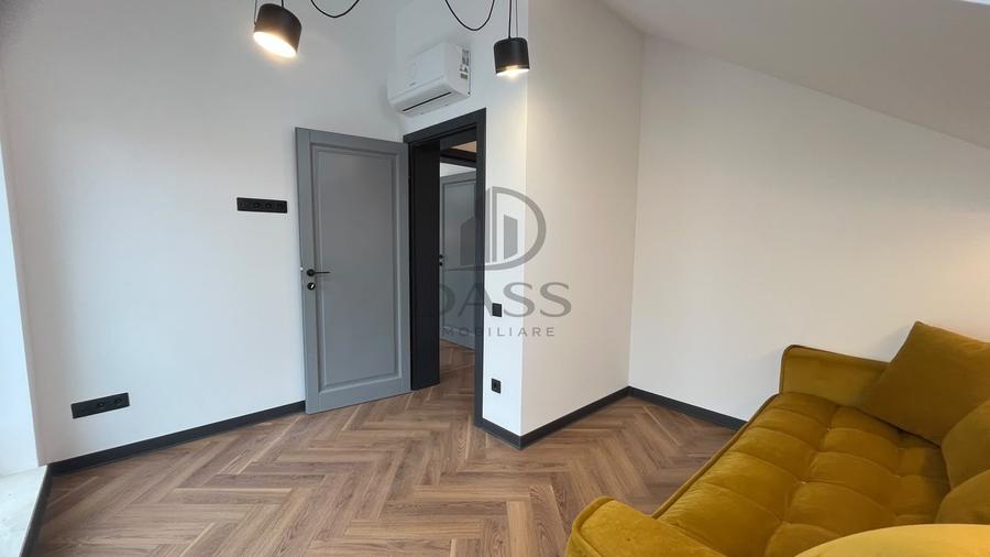 Apartament cu 3 camere semidecomandat, mobilat în Turnișor