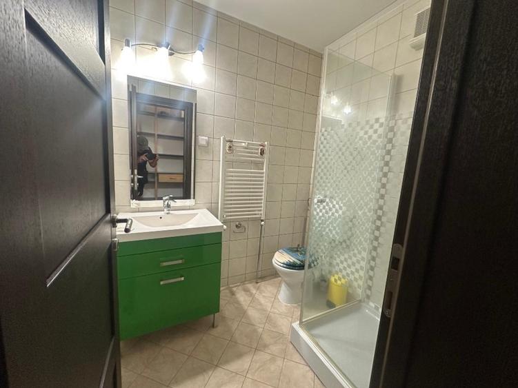 Apartament cu 4 camere decomandat, mobilat în Calea Călărașilor