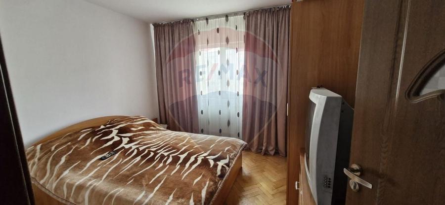 Apartament cu 3 camere în 1 Mai