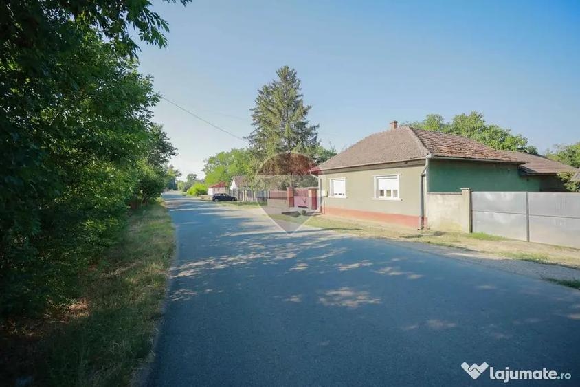 Casă cu 4 camere cu Teren 620 Mp în Santăul Mare