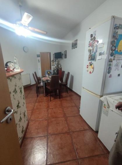 Casă cu 6 camere cu Teren 220 Mp în Griviței