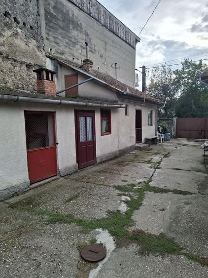 Casă cu 4 camere în Uroi
