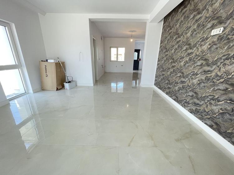 Duplex cu 5 camere cu Canalizare în Dumbrăvița