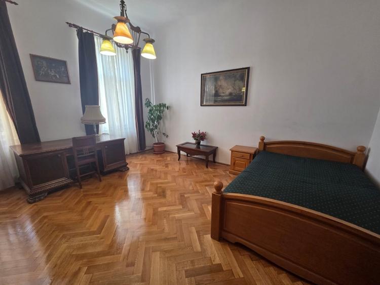 Apartament cu 5 camere, mobilat în Central
