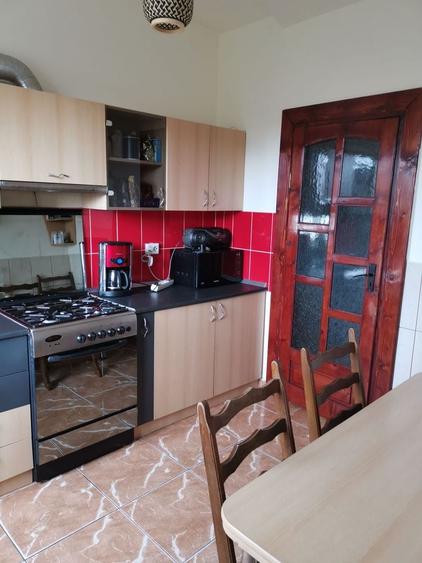Apartament cu 3 camere decomandat, mobilat în Central