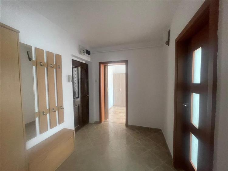 Apartament cu 3 camere semidecomandat în Ultracentral