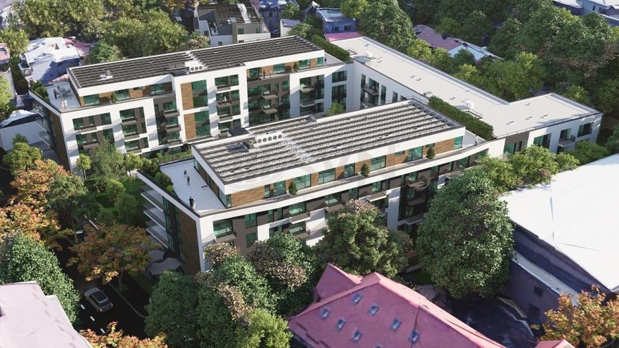 Apartament cu 5 camere semidecomandat în Moșilor