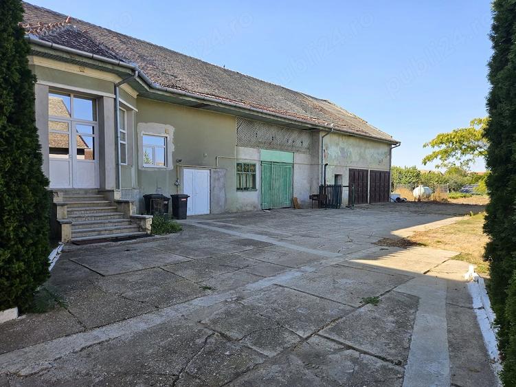 Casă cu Teren 2877 Mp în Tomnatic