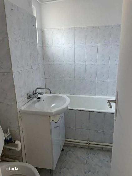 Apartament cu 3 camere decomandat în Casa de Cultură