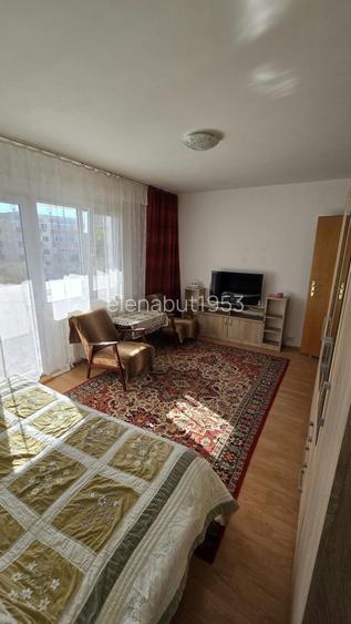 Inchiriez apartament cu o camera zona confectii