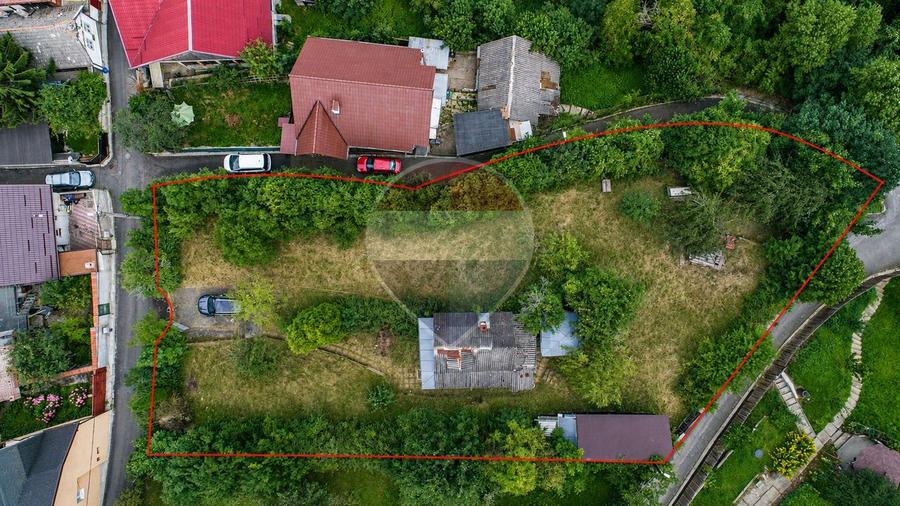 Casă individuală cu 3 camere cu Teren 1498 Mp în Schei