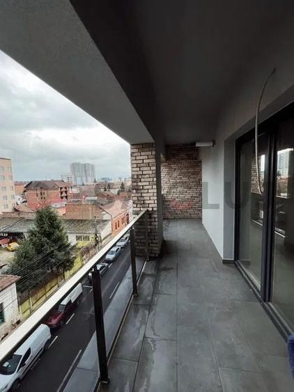 Apartament cu 2 camere semidecomandat în Central