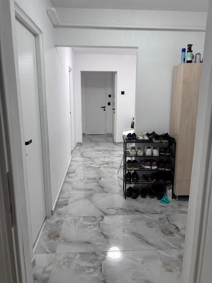 OCAZIE - Proprietar vand apartament 3 camere decomandat 72mp la parter zona Dambovita - 1