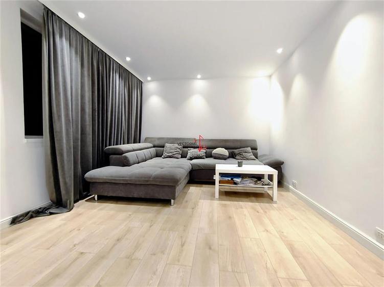 Apartament cu 3 camere decomandat în Titan