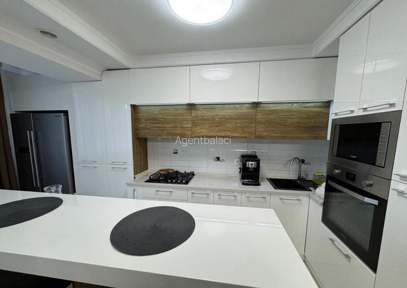 Apartament de vanzare in zona Coresi Shopping