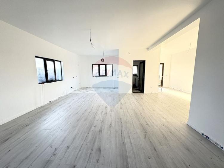 Casă de vânzare în Valu lui Traian - 3