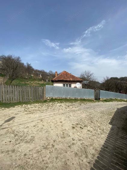 Casa de vanzare in zona de munte. - 2