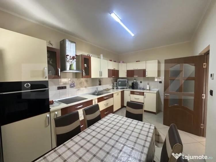 Casa spa?ioasa cu etaj, teren generos ?i livada, Zona P - 18