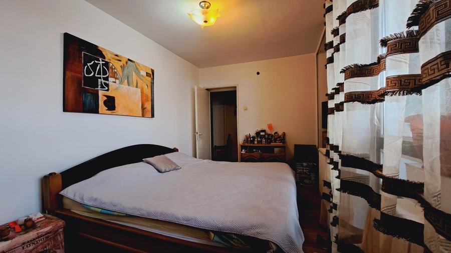 Apartament 3 camere, 65mp , semidecomandat, etaj 3, zona 1 Mai - 7