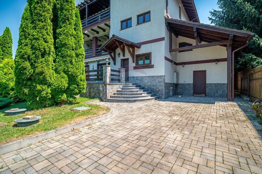 Duplex P+2E cu 7 camere de vânzare in Bușteni , 502 mp teren - 2