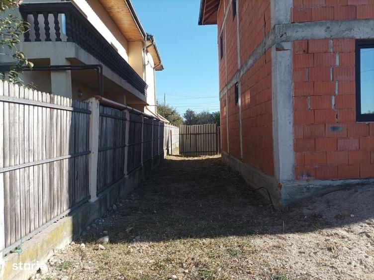 Casă cu 4 camere decomandat în Ghioșești