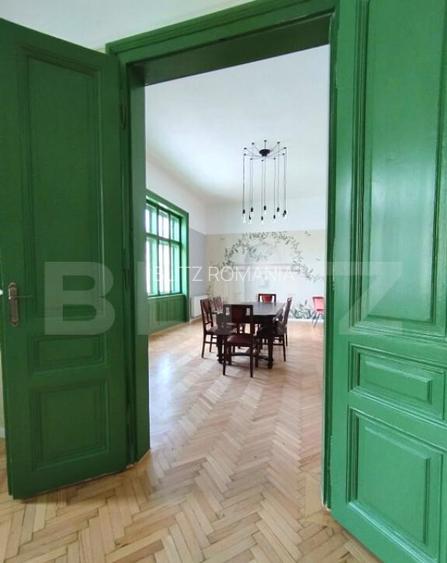 Apartament de vanzare, cu 3 camere, 100 mp, zona centrala