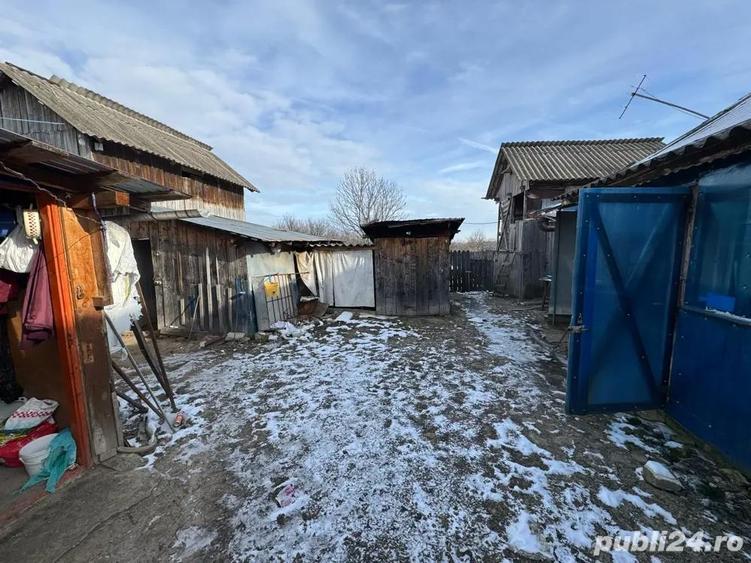 Vand 2 case batranesti cu teren de 5000 mp+ anexe - 3