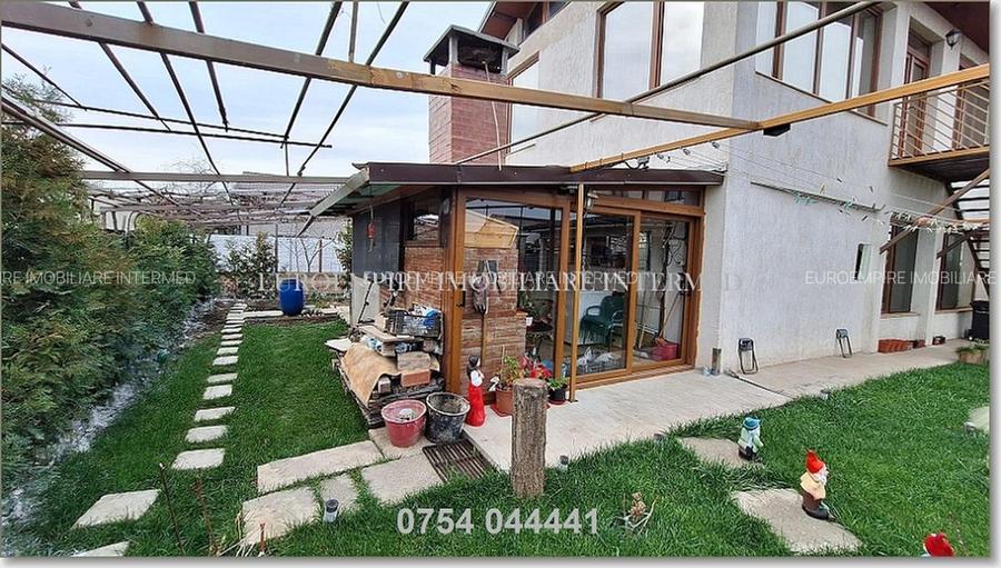 Vila+casa de vanzare zona Km 5 - 1